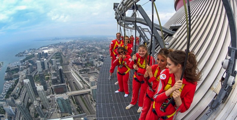 EdgeWalk در برج CN؛ پیادهروی در آسمان و از هیجانانگیزترین تفریحات عجیب تورنتو