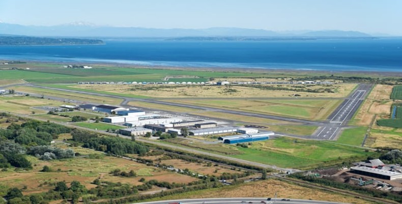 نمای هوایی فرودگاه باندری بی از فرودگاههای آموزشی و پرتردد کانادا