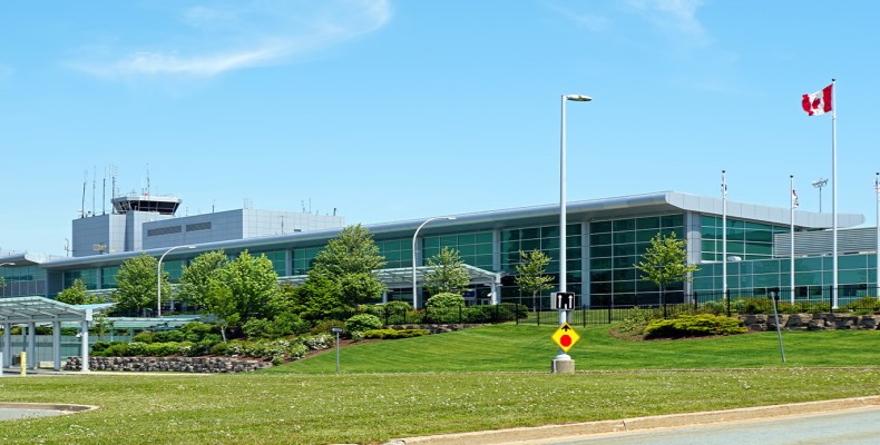 نمای بیرونی فرودگاه بینالمللی هالیفاکس استانفیلد (YHZ) در نوا اسکوشیا