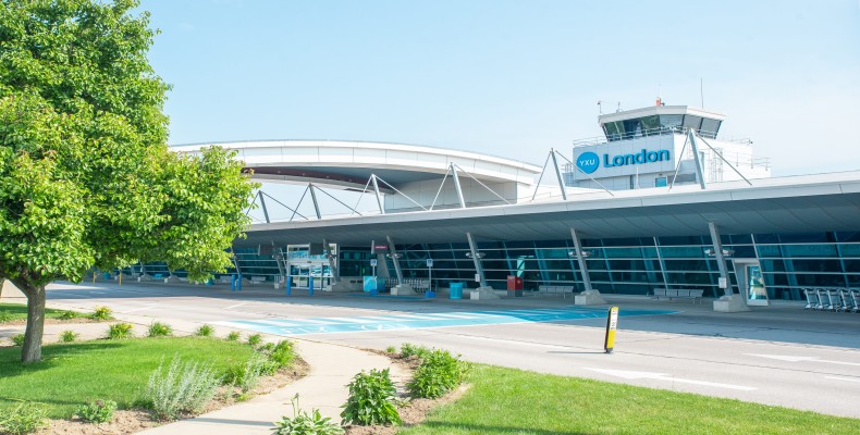 نمای بیرونی فرودگاه بینالمللی لندن انتاریو یکی از فرودگاههای کانادا