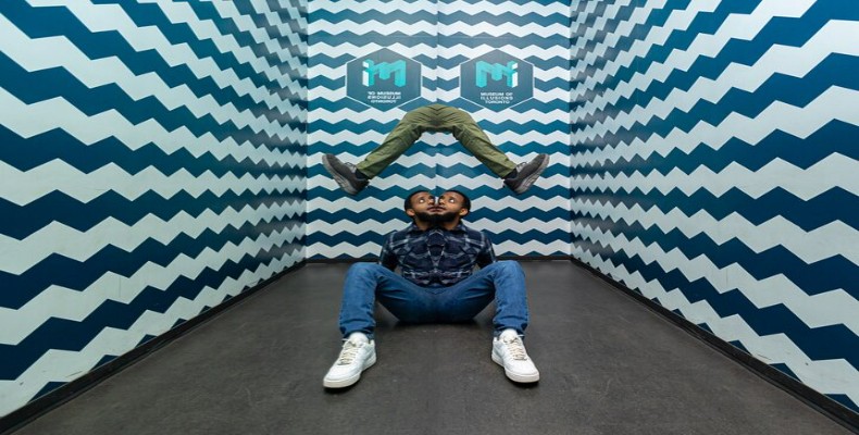 موزه Illusions تورنتو؛ بازی با خطای دید و تجربهای متفاوت در تفریحات عجیب تورنتو