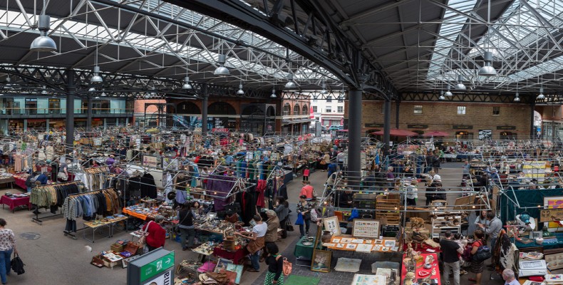 بازار اسپیتال‌فیلدز لندن؛ یکی از محبوب‌ترین بازارهای محلی برای گردش رایگان