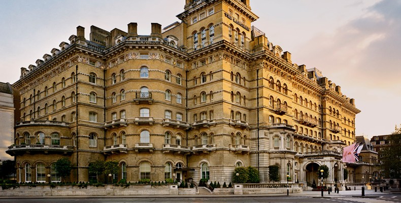 نمای هتل The Langham در پورتلند پلیس، اقامتی لوکس در میان گرانترین هتل های لندن