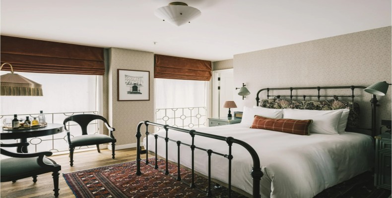اتاق اقامتی هتل The Ned در منطقه سیتی لندن با طراحی کلاسیک و لوکس