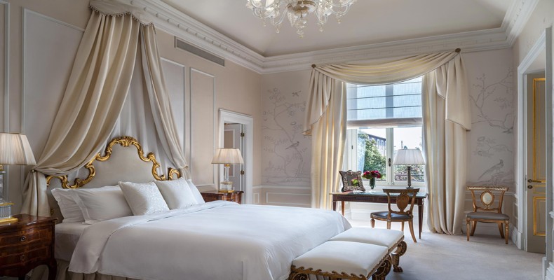 اتاق لوکس هتل سنت رجیس رم با طراحی کلاسیک ایتالیایی