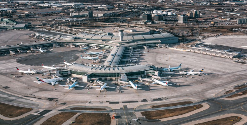 نمای هوایی فرودگاه بینالمللی پیرسون تورنتو پرترافیکترین فرودگاه کانادا