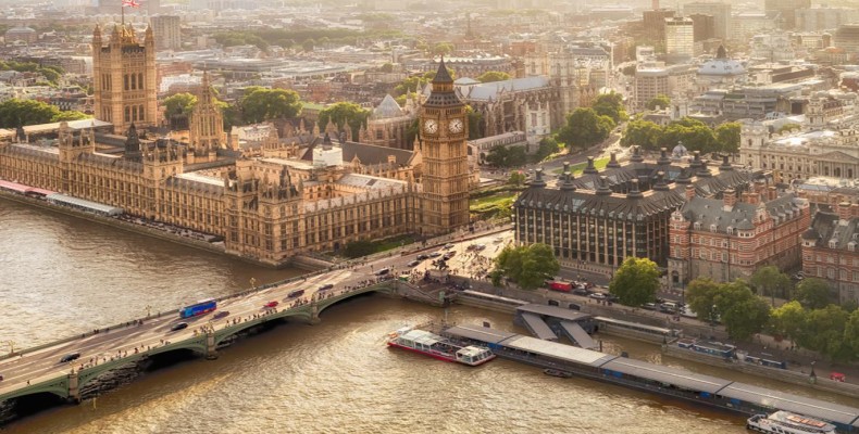 نمای هوایی وست‌مینستر و برج بیگ‌بن در لندن؛ بهترین مکان برای عکاسی رایگان