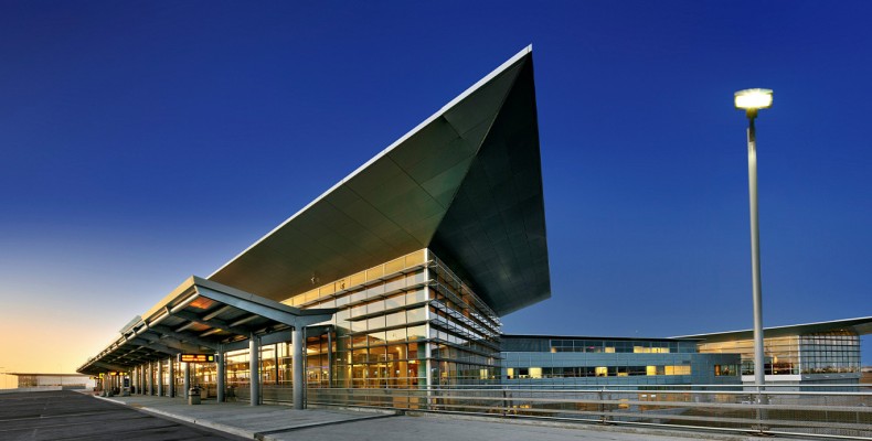 نمای هوایی فرودگاه بینالمللی وینیپگ جیمز آرمسترانگ ریچاردسون (YWG)