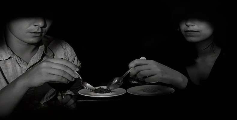 رستوران Dans le Noir لندن، تجربه شام خوردن در تاریکی مطلق