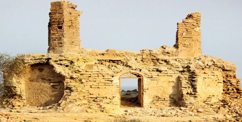 قلعه تیس از آثار تاریخی مهم در تاریخ شهر چابهار