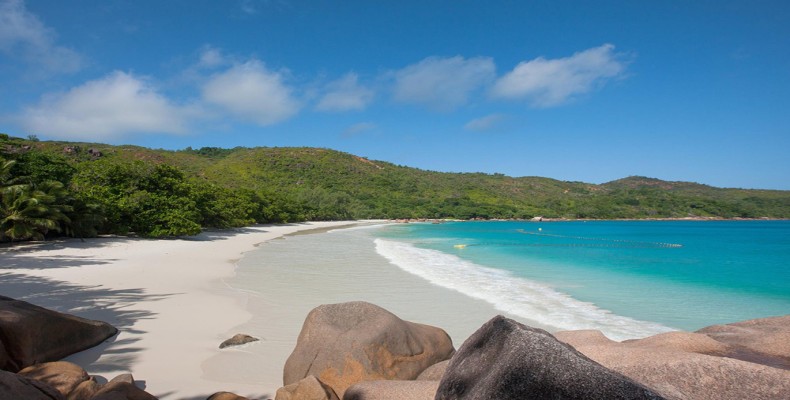 ساحل آنسه لاتزیو سیشل با شنهای سفید و آب کریستالی