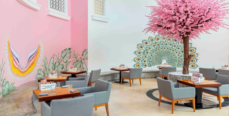 کافه Bounty Beets دبی با دیوارهای هنری و درخت صورتی؛ از محبوبترین مکان های اینستاگرامی دبی