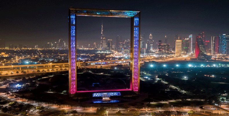 قاب دبی در شب؛ یکی از معروفترین مکان های اینستاگرامی دبی با منظره skyline