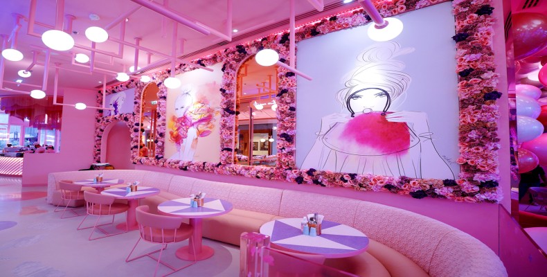 کافه EL&N دبی با دکور صورتی و طراحی گل؛ یکی از مشهورترین مکان های اینستاگرامی دبی