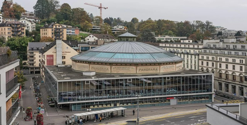 نمای ساختمان پانورامای بورباکی لوسرن؛ موزه تاریخ زنده سوئیس