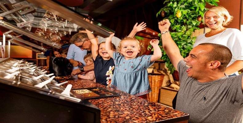 تجربه چشیدن شکلات سوئیسی در کارخانه Aeschbach لوسرن