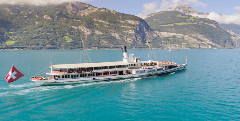 گشت قایقی روی دریاچه لوسرن با چشمانداز کوههای آلپ