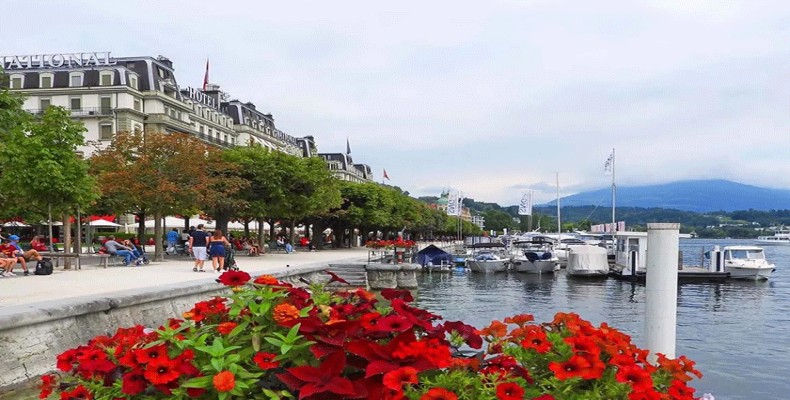 تفرجگاه کنار دریاچه لوسرن یکی از محبوبترین جاهای دیدنی شهر