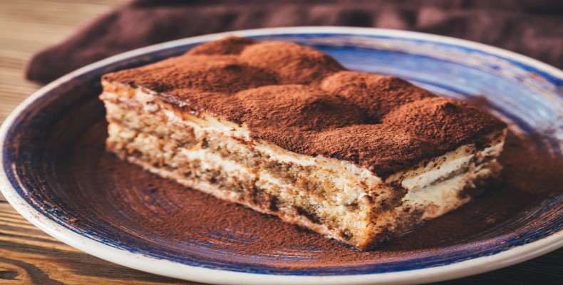 تیرامیسو کلاسیک ایتالیایی با پودر کاکائو در رم