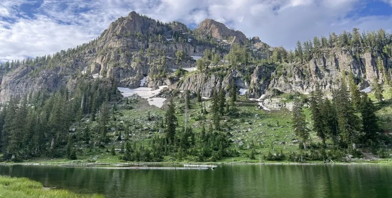 دریاچه وایت پاین، یکی از جاهای دیدنی لوگان برای پیکنیک و طبیعتگردی