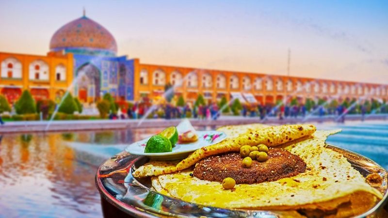 رستوران نقش جهان اصفهان: تجربه‌ای سنتی و خوشمزه