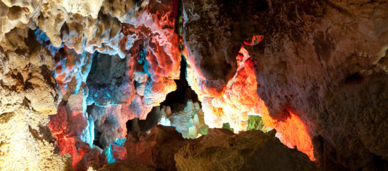 غارهای اصفهان