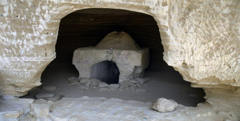 غارهای سه گانه بان مسیتی در روستای تیس چابهار