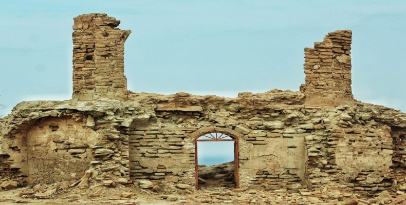 قلعه پیروز گت در روستای تیس چابهار
