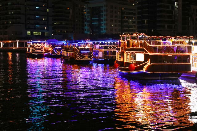 سفرهای دریایی و مهمانی های قایق در شام مارینا دبی