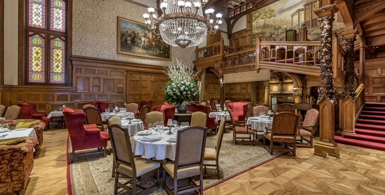 فضای کلاسیک و چوبی رستوران سیدیال در مسکو
