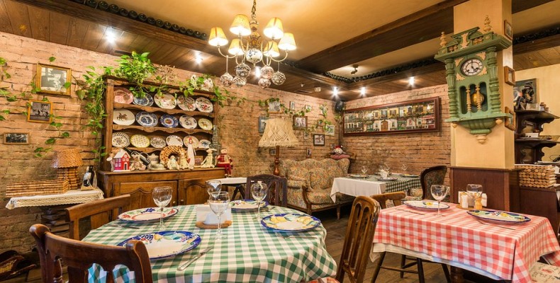 فضای گرم و خانگی رستوران پیکولینو با دکور ایتالیایی در مسکو