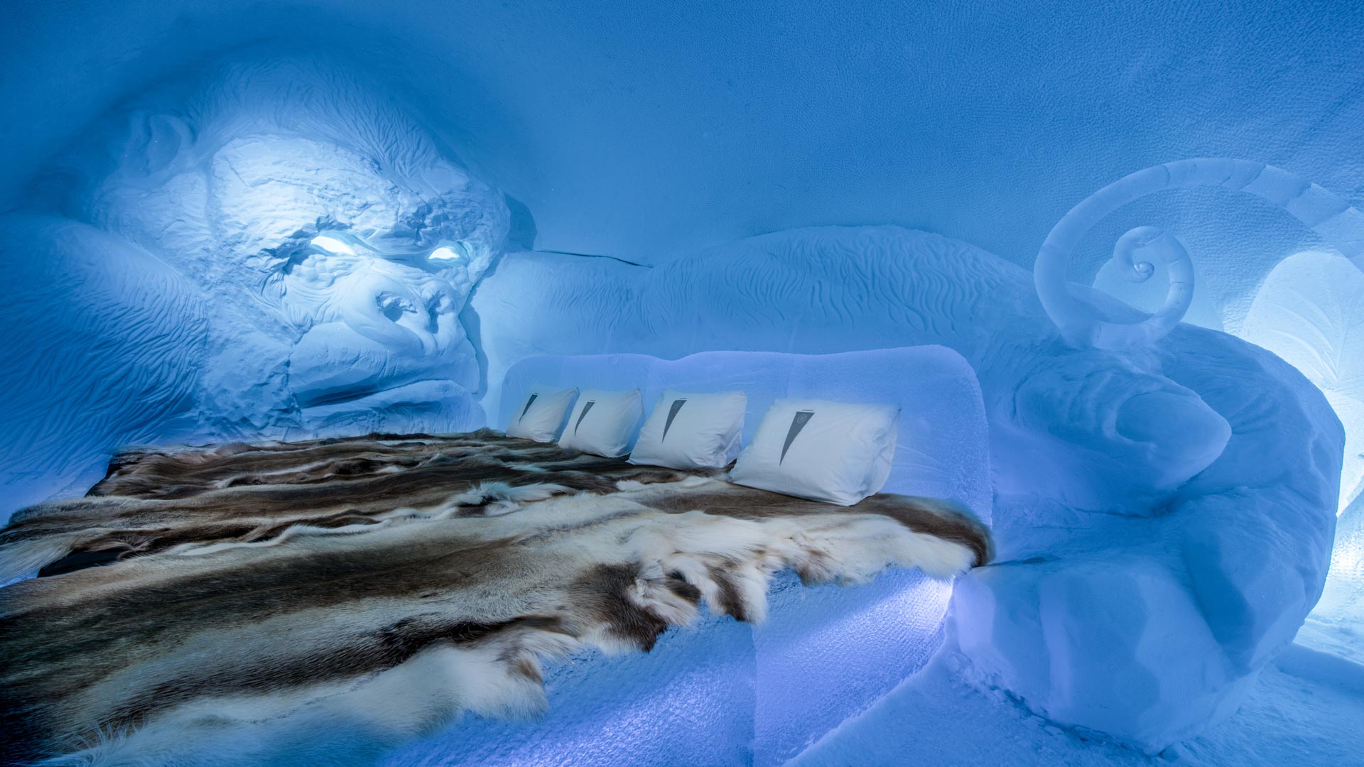 سرزمین یخی؛ یکی از عجیب ترین هتل های جهان