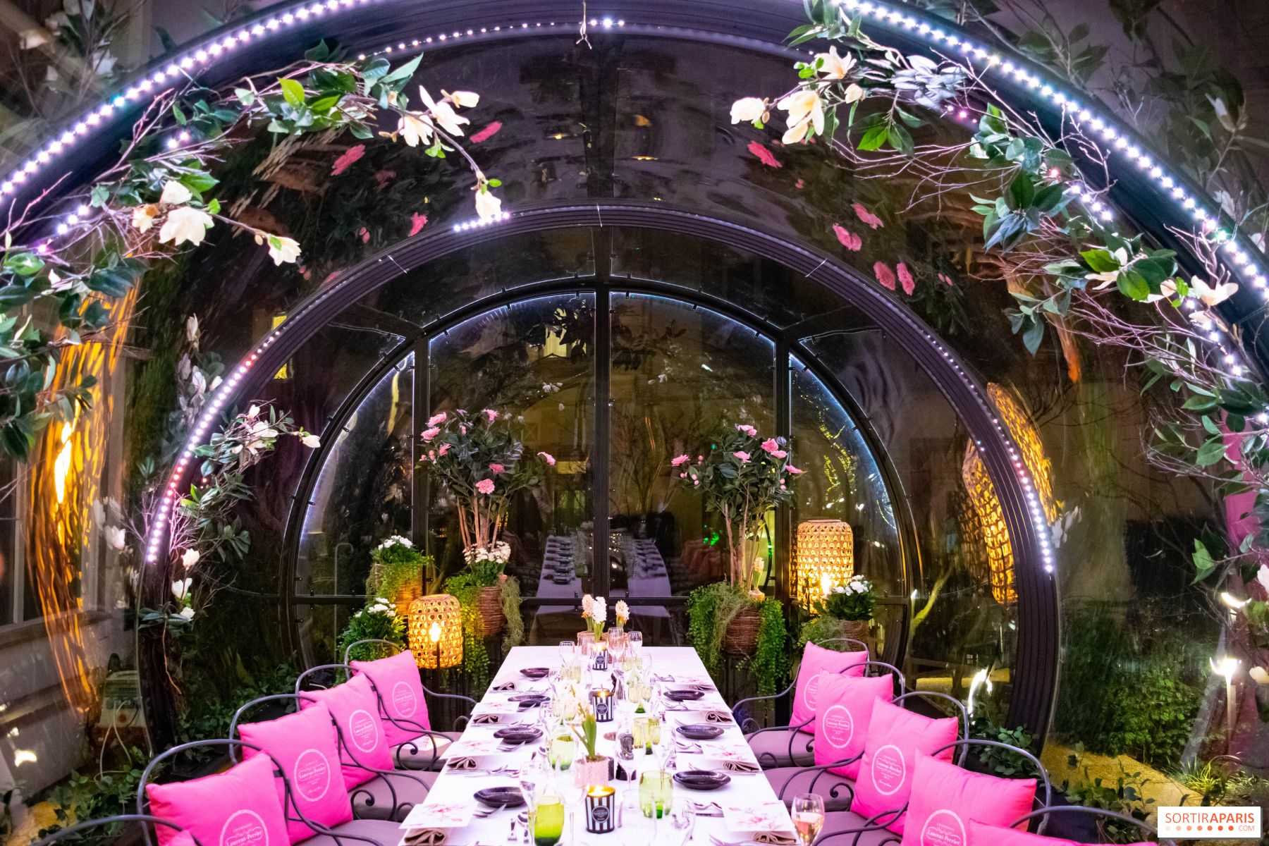 رمانتیک ترین فضا در رستوران های پاریس؛ باغ مونتروی 