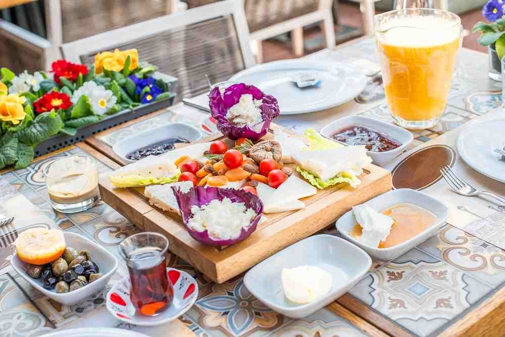 نکاتی برای خوردن و آشامیدن در سفر انفرادی به استانبول