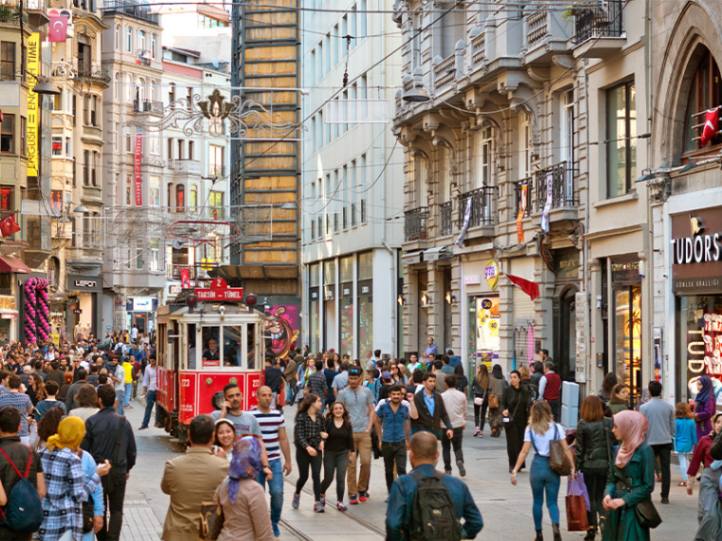 بازار پارچه استانبول و خیابان استقلال