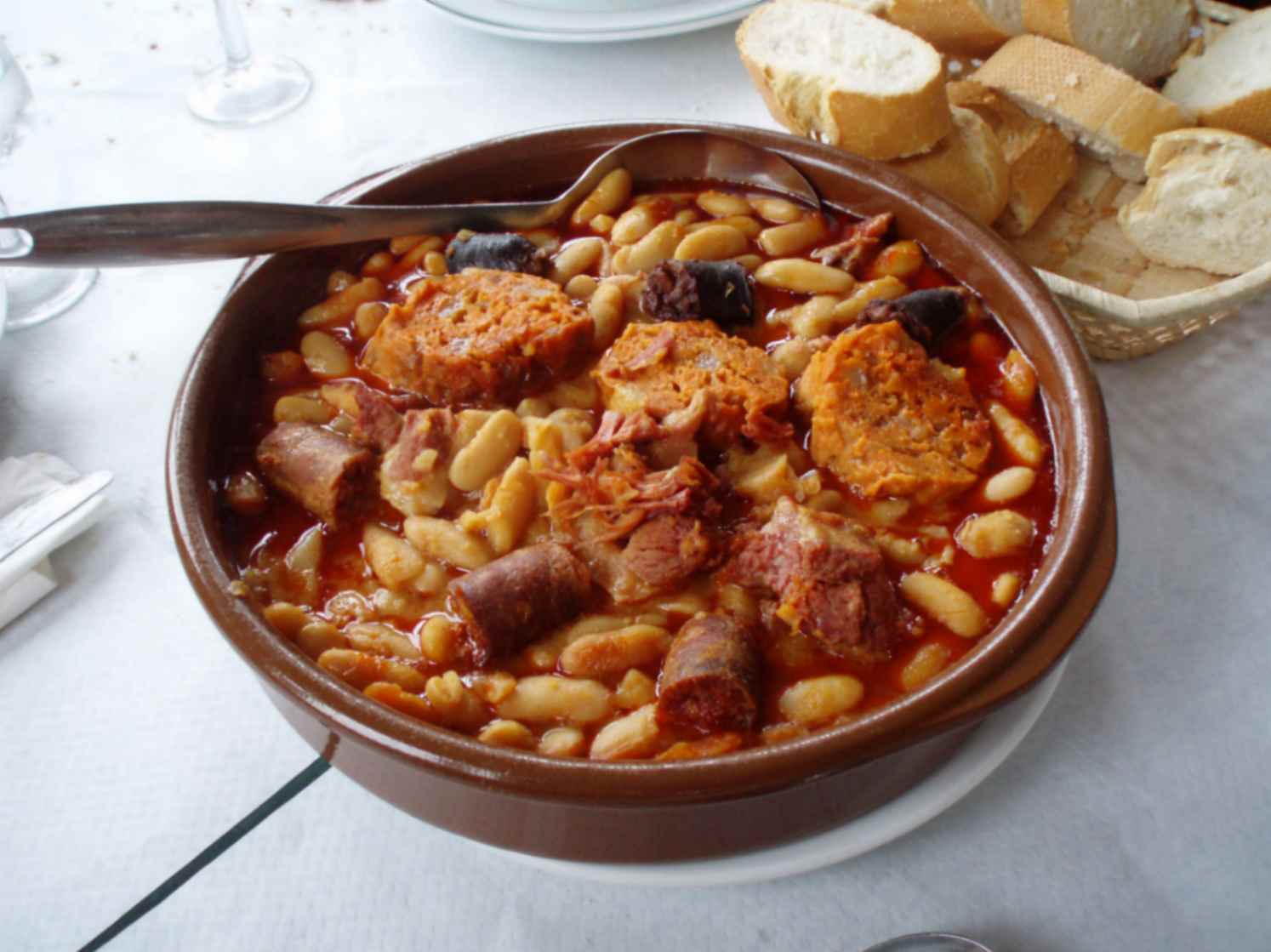 غذاهای معروف اسپانیایی؛ خورش فابادا