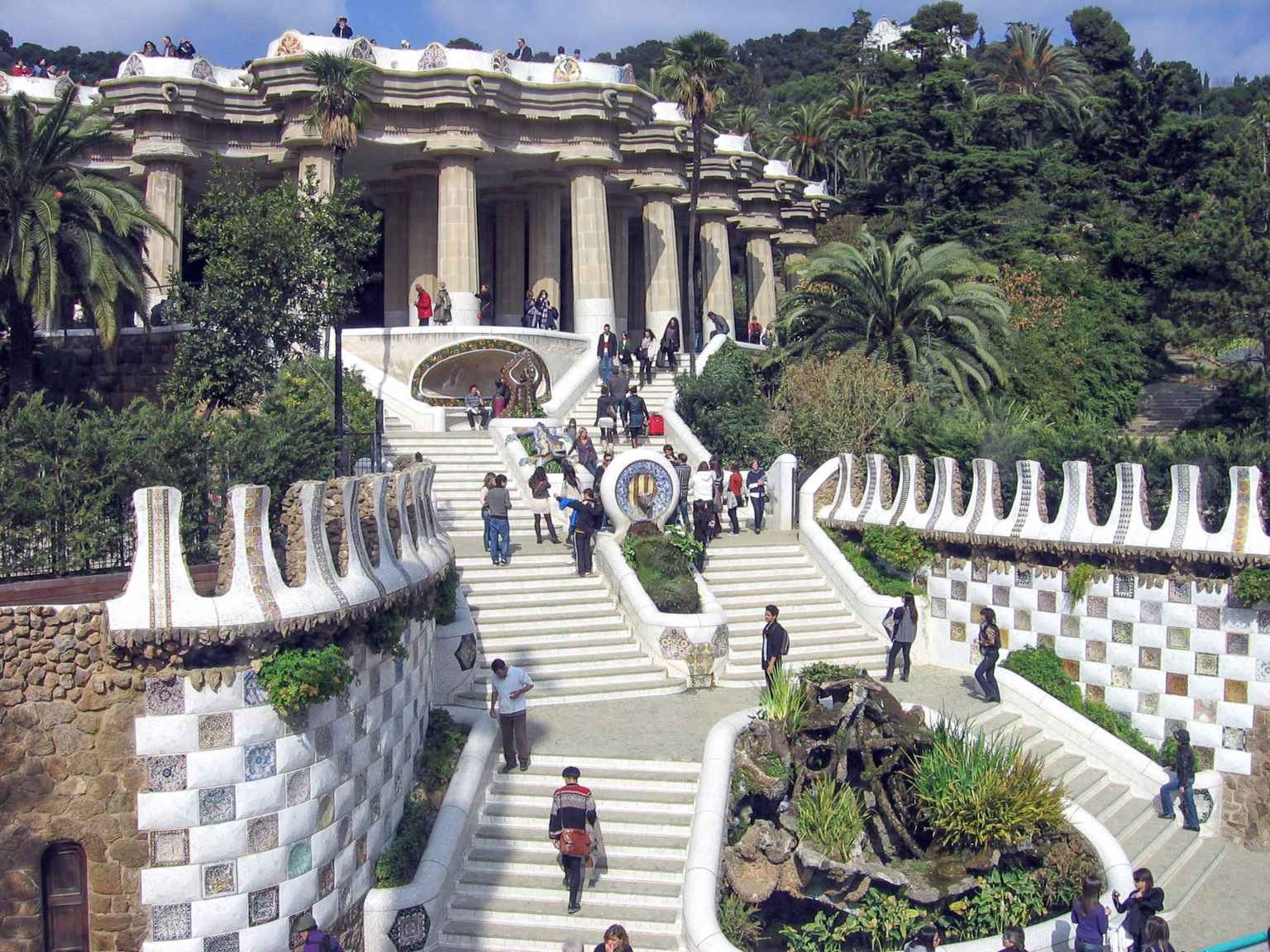 پلکان اژدها در باغ گوئل بارسلونا
