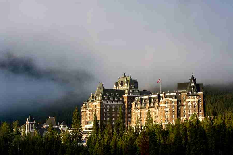 Banff Springs Hotel, Canada  فرمونت بنف اسپرینگز مکان های تسخیر شده در جهان