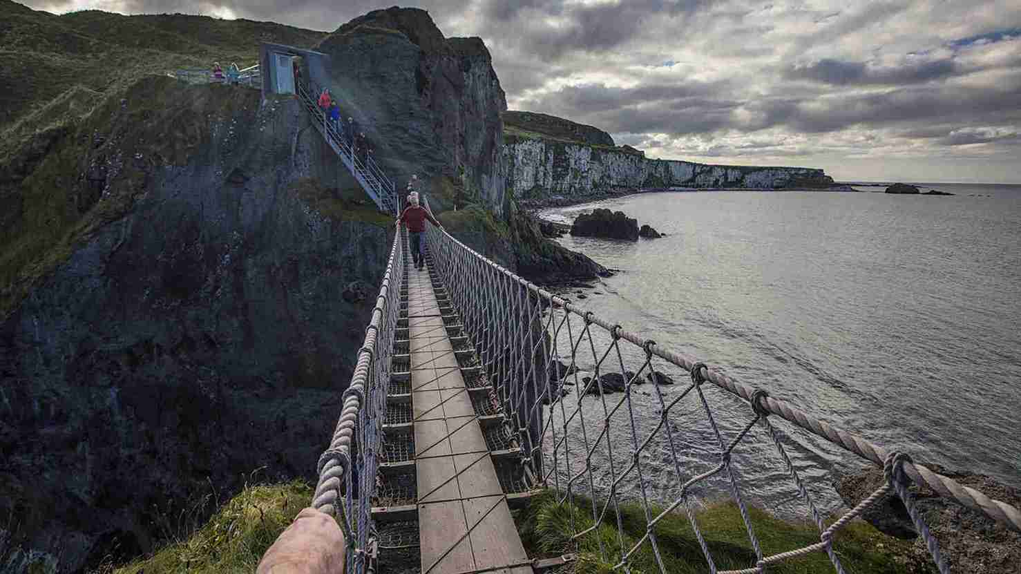 Carrick-a-Rede Rope Bridgeجزیره ایرلند پل های معلق جهان