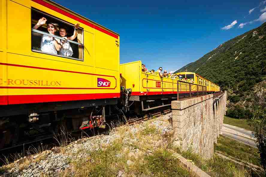 قطار زرد کوچک، Little Yellow Train فرانسه سفر با قطار