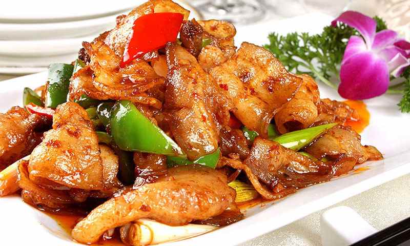 بهترین غذاهای معروف چین؛ برش‌های گوشت خوک د بار پخته ‌شده
