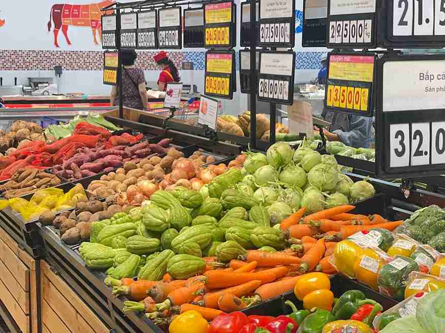 سوپرمارکت‌ها، مغازه‌ها، بازارها و غرفه‌های موادغذایی  