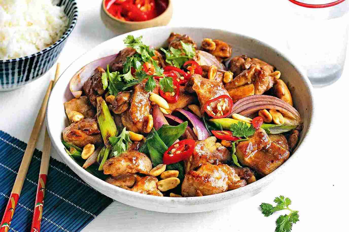 مرغ کونگ‌پائو؛ یکی از غذاهای معروف چین
