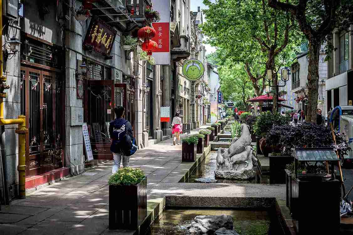 یکی از بهترین دلایل سفر به هانگژو؛ گشت‌وگذار در خیابان هفانگ
