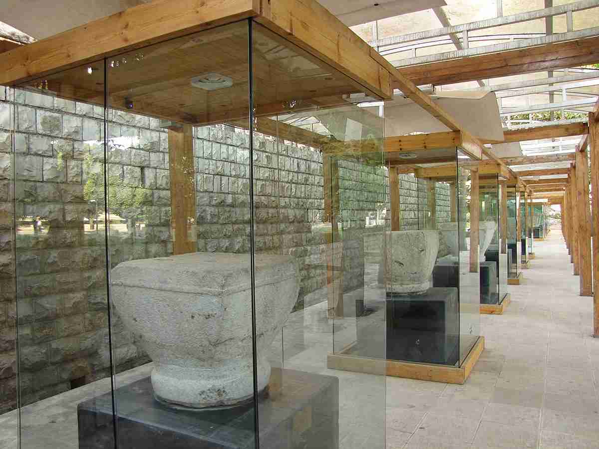 موزه سنگ طاق‌بستان