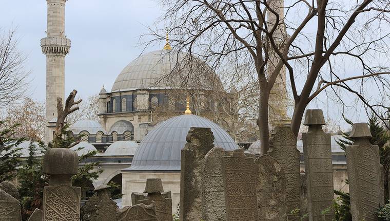 عجیب ترین قبرستان هاى جهان؛ باغ چای تپه پیر لوتی استانبول