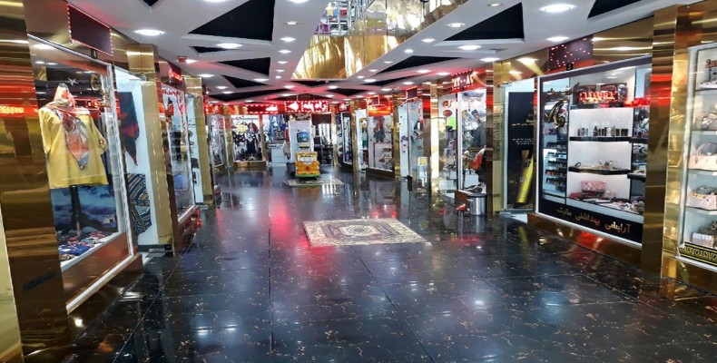 مرکز خرید خورشید مشهد؛ خرید پوشاک و تفریح خانوادگی در احمدآباد