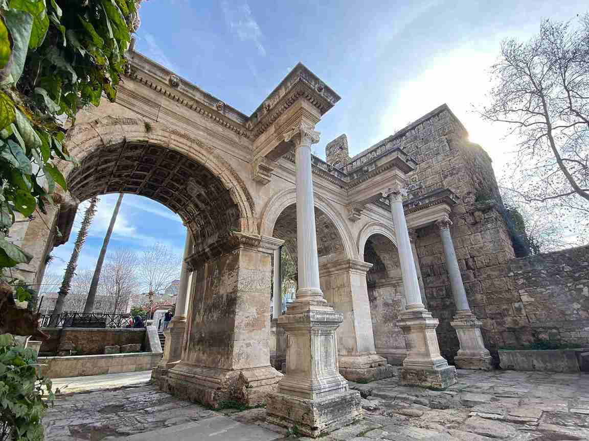 دروازه هادریان(هادریانوس) Hdrian Castle Gate