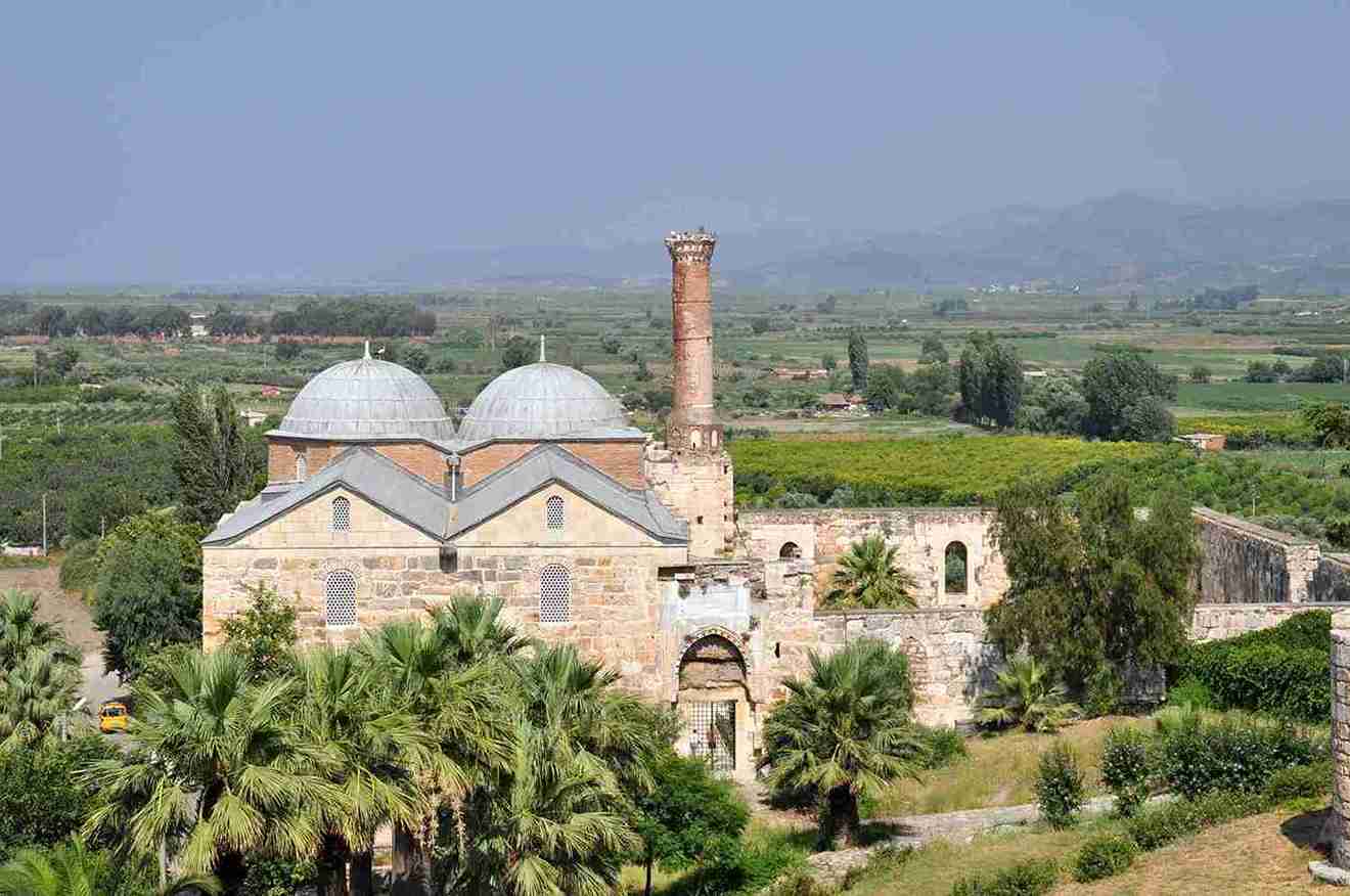 مسجد ایسابی؛ بازدید از مکان مذهبی کوش آداسی در تابستان