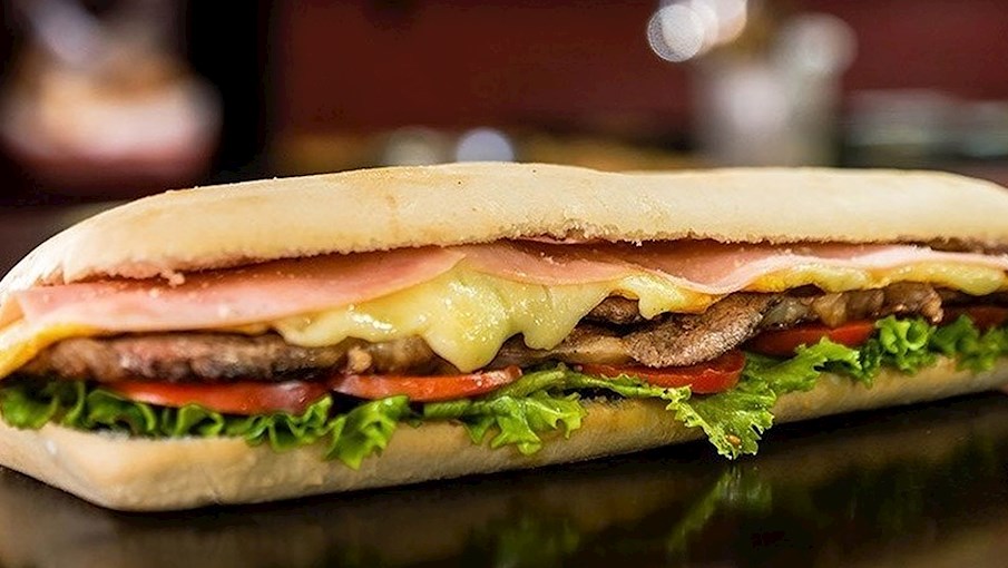 ساندویچ د لومو(Sandwich delomo)